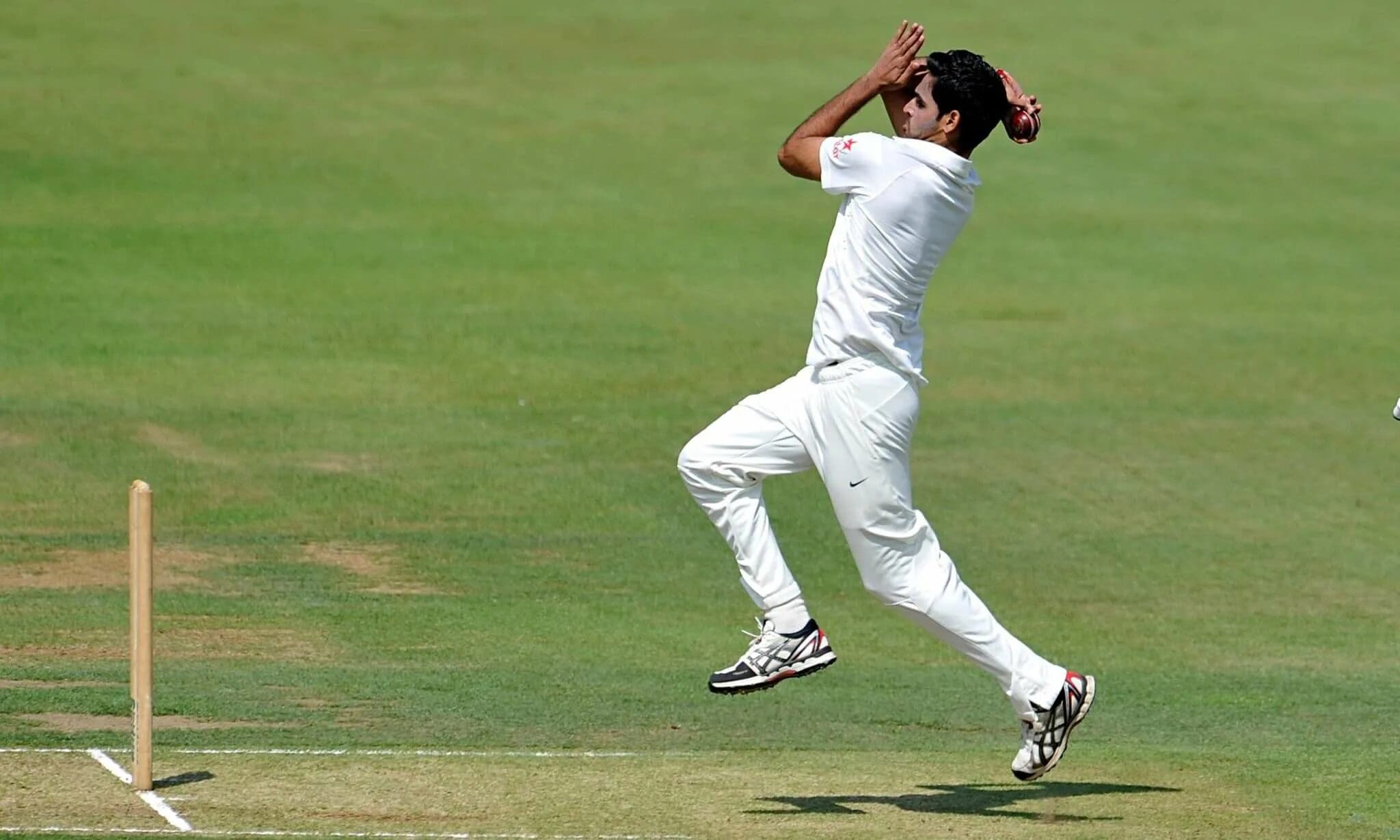 Bowler releasing ball